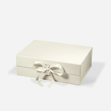 Liyueyibox Medium Luxury Magnetic Closure Rigid Gift Box| Custom Logo Wedding/Birthday /Baby gift/ Packaging Eco-Friendly