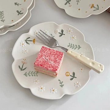 Embossed Daisy Plates Ceramic Home Dining Plate Small Fresh Light Luxury Western Round Breakfast Plate Decor Kitchen Accessories